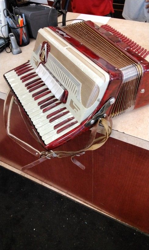 Lockini Combination Accordion ($250)