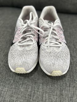 Nike Air Zoom Winflo 5 Women's Size 9 Running Shoe Grey Pink
