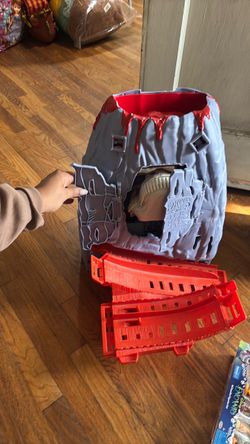 Hot Wheels Volcano Playset with Track