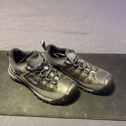 Hiking Shoes size 7