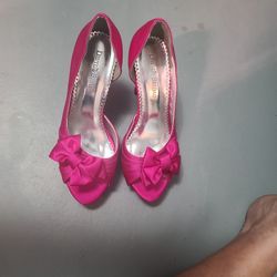 Like New Size 6 Ladies High Heels