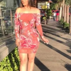 New Women's Dress Available In Size Small And Large 