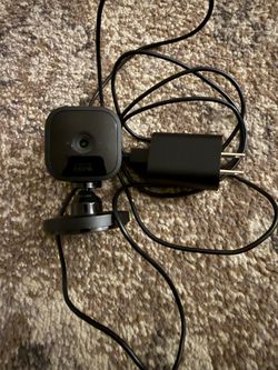 Blink Mini Security Camera with Mount and Power Adapter