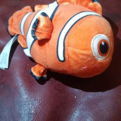 Disney Store Pixar Finding Nemo Clownfish Fish Plush Stuffed Animal Bean Bag 