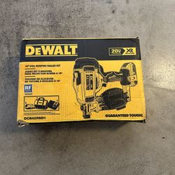 DEWALT 20V MAX Lithium-Ion 15-Degree Electric Cordless Roofing Nailer Kit 