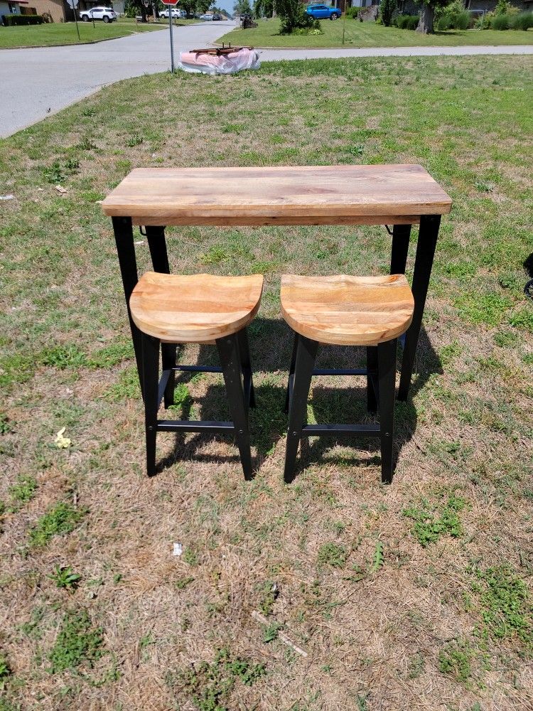 Bar Table With 2 Stools