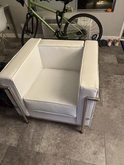 Living Space Chair in Excellent Condition