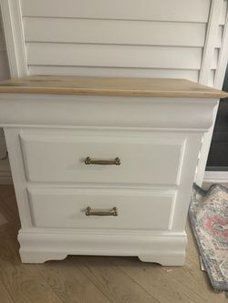 White wooden night stands with wood top