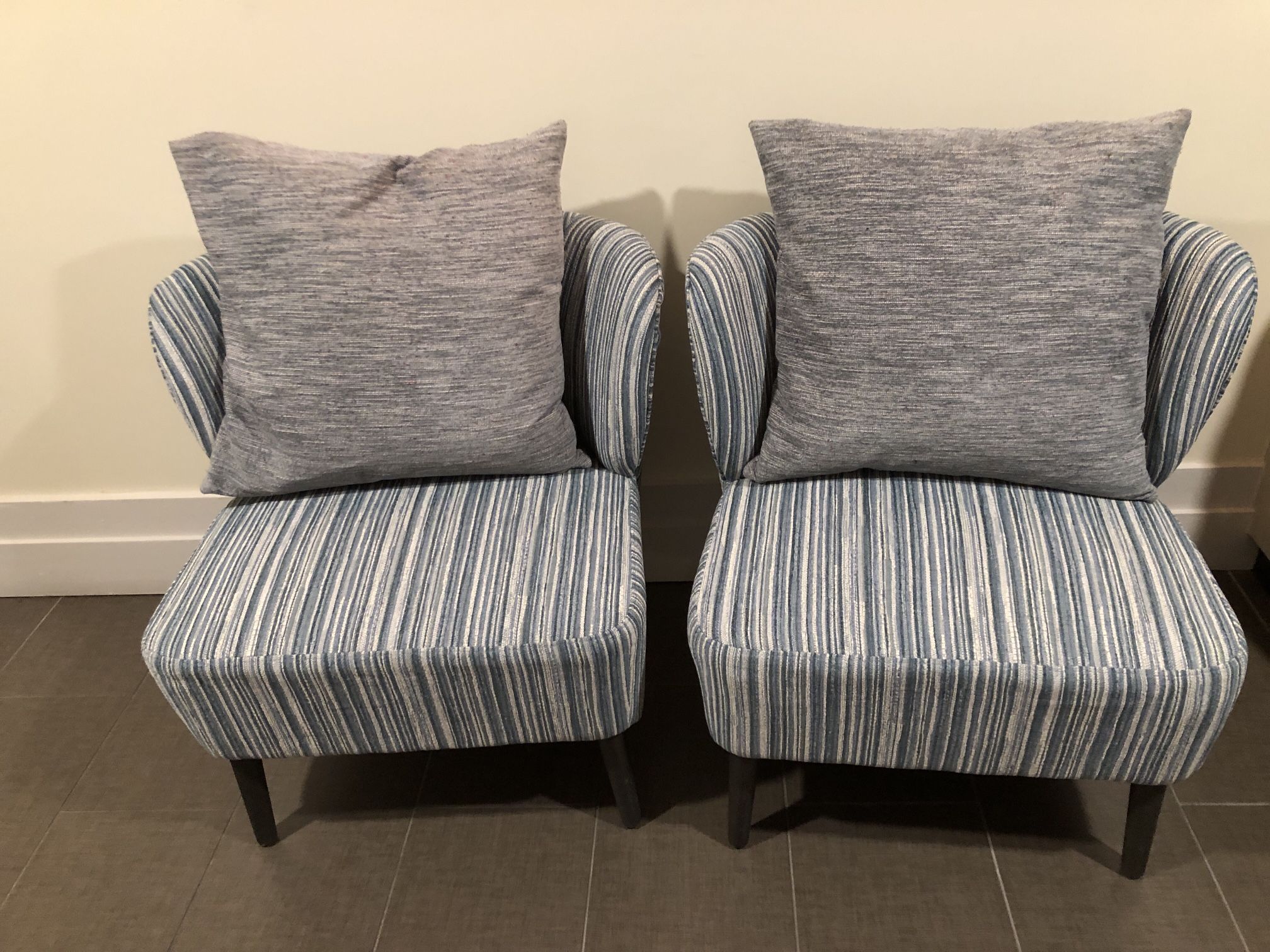Byrams Blue/Cream Accent Chair With Matching Pillows x2