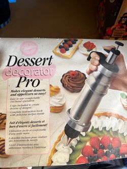 WILTON DESSERT DECORATOR PRO SET