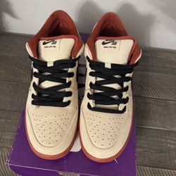 Nike SB Dunk Hennessy Men 9.5 New 