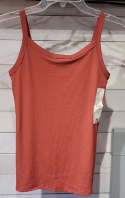 Women's Ribbed Cami $3 (One Available In Size Medium 7-9)
Color is Harvest Red