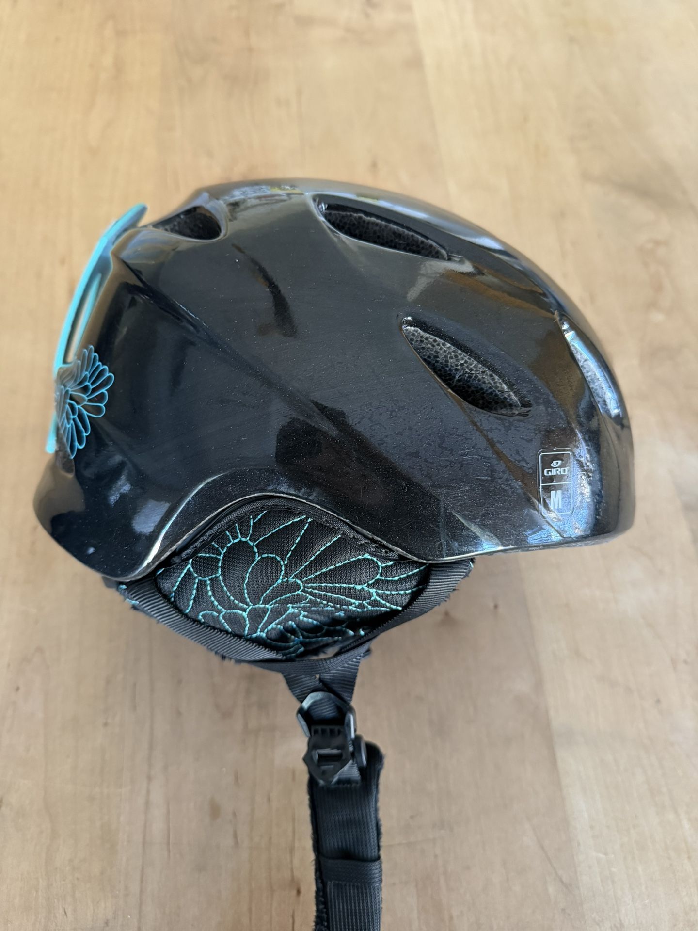 Giro Ember Ski Snowboard Helmet Medium Adjustable Excellent Condition!