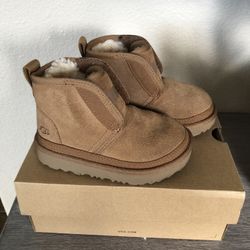 Infant Uggs Size 8