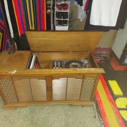 Antique Shelf Record Player 