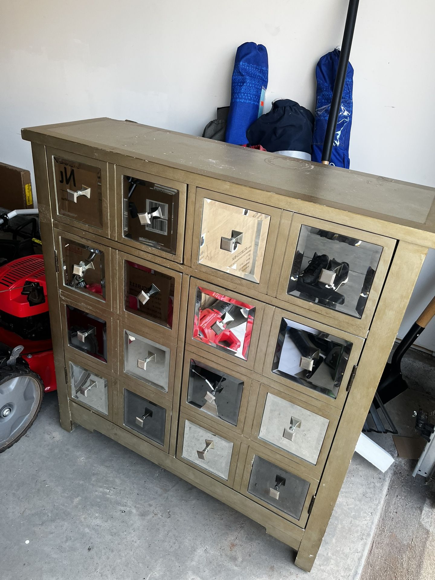 Dresser