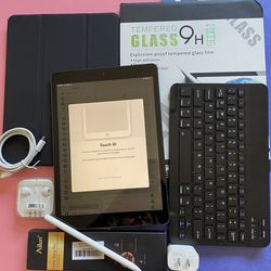 Apple IPad 8th Generation (10.2” Retina /IOS 18/ 2020 model) 32GB with stylus pen, keyboard & Accessories