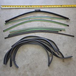 $5 A Pair New Wiper Blade Refills Universal Cut To Size Windshield Wiper Insert