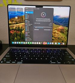 2023 Macbook M2 Pro 1TB SSD 16GB in EXCELLENT CONDITION