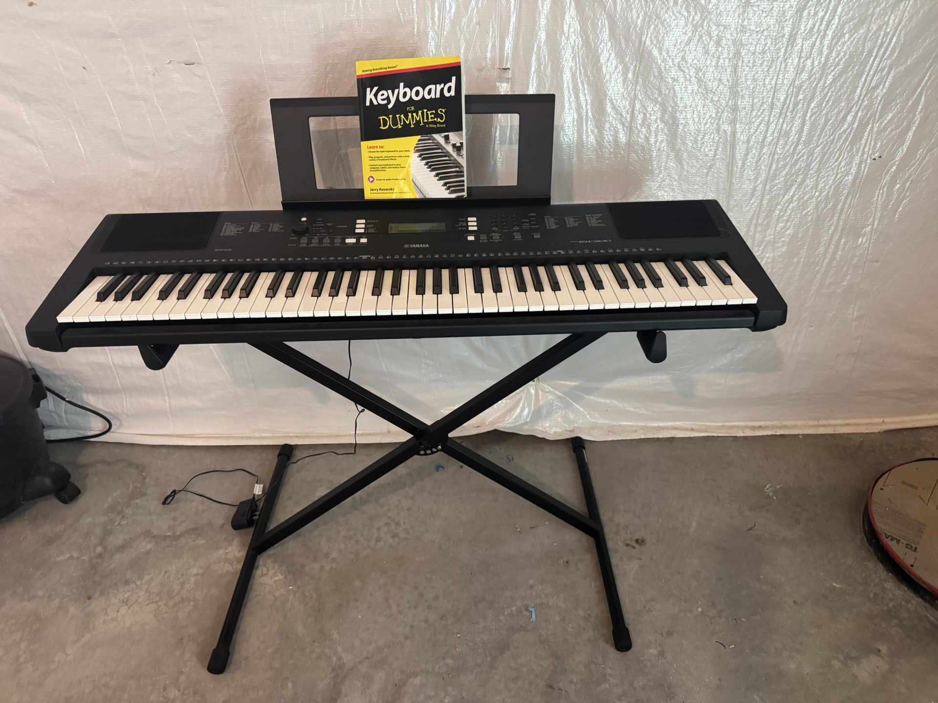 Yamaha Keyboard EW300