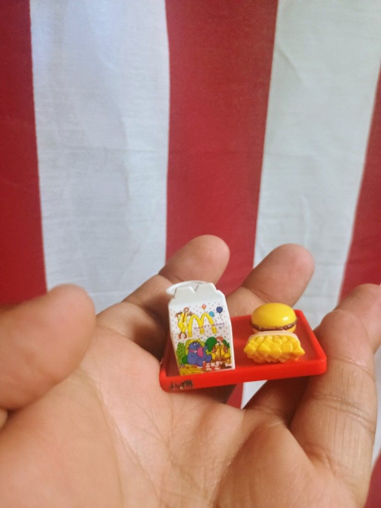 Barbie McDonalds Happy Meal Tray Miniature Food with Arm Clip Vintage E24