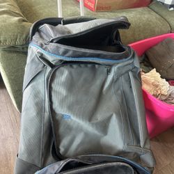 Large Rolling Duffle Bag/suitcase/ Luggage
