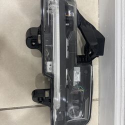 Right Front LED Fog Light Daytime Running Light For Mazda CX30 CX-30 2020-2022 . New Open Box 