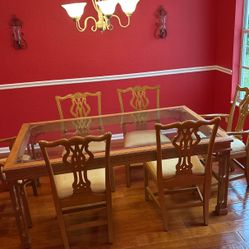 Dinning Room Table and 6 Chairs