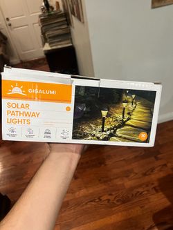 Solar pathway lights