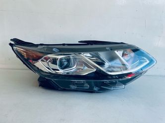 2016-2019 CHEVROLET VOLT RIGHT PASSENGER SIDE HEADLIGHT OEM