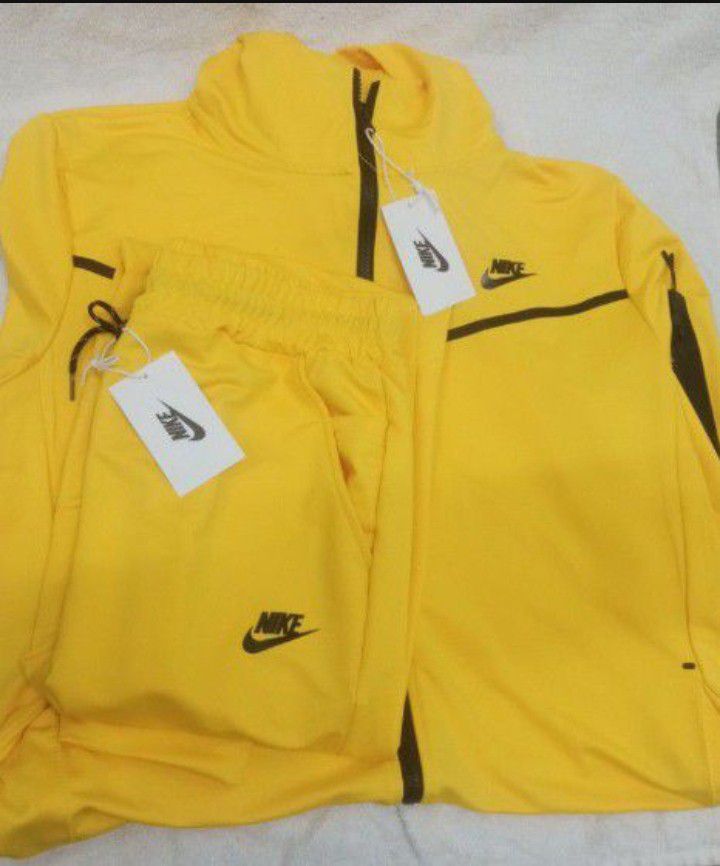 Nike Tech Men's Sweat Suit L - XL yellow