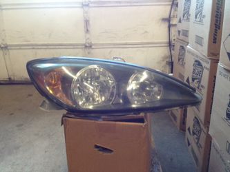2003 Toyota Camry right front headlight
