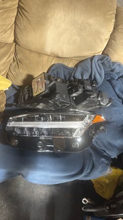 2019 2025 Volvo XC90 Drivers Headlight,