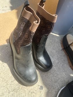 Boots size 8