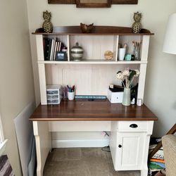 Desk With Hutch 