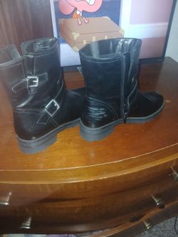 Black boots size 10