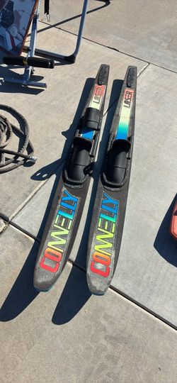 Water skis