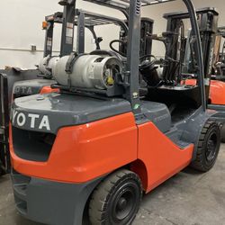 2021 Toyota Forklift 8FGU32 6500 LB. CAP PNEUMATIC TIRES 