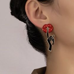 Lip & Gesture Design Earrings
