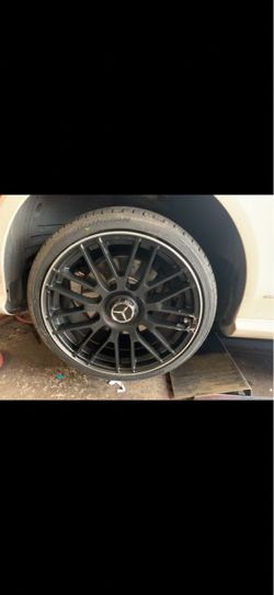 Brand new Mercedes 19” Amg Style rims with new tires this Styie