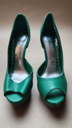Brash Green Peep Toe Platform Heels Size 7.5