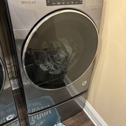 Whirlpool Washer And Dryer Combo With Pedestals 