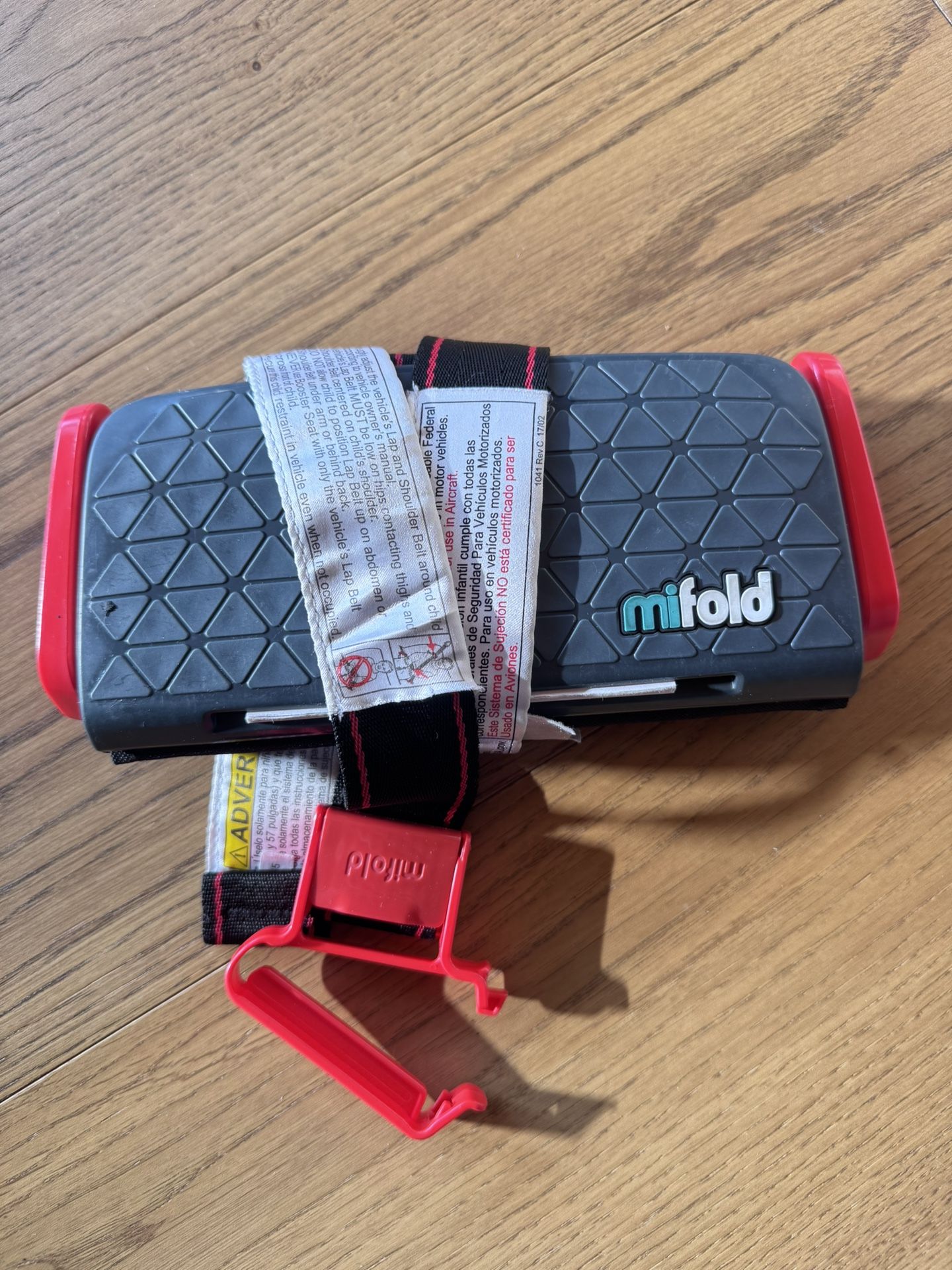 Mifold Grab-And-Go Compact Car Booster Portable Seat Black Traveling Seat EUC