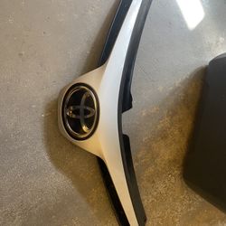 Toyota Corolla Front Emblem 80$