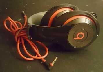 Beats by Dre Solo 2 Headphones - Excellent Condition!!