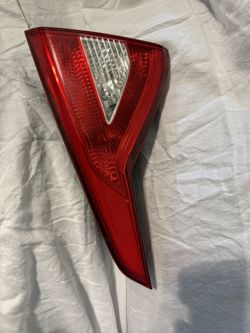 2015-2017 Hyundai Sonata right side inner break tail light. 