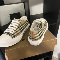 Size 10.5-11 Burberry Shoes 