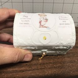 Vintage Precious moments, May birthday treasure chest, 1995