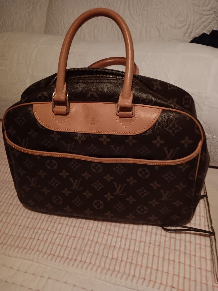 Authentic LOUIS VUITTON Deauville
