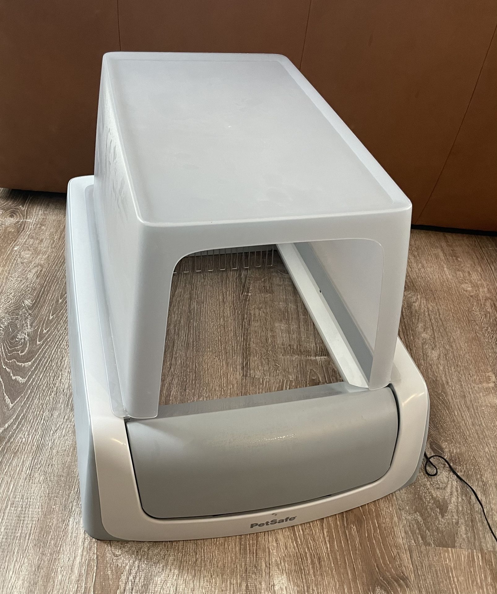 PetSafe ScoopFree Clumping Self-Cleaning Litter Box - Automatic Electric Litter Box with Integrated Health Counter - Mess-Free Waste Disposal - Odor-F